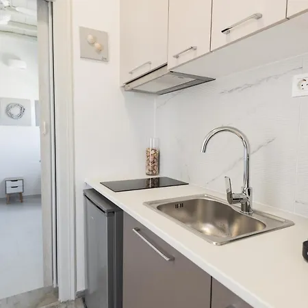 Navi B2 Brand New 2b/d In Naousa Apartment *