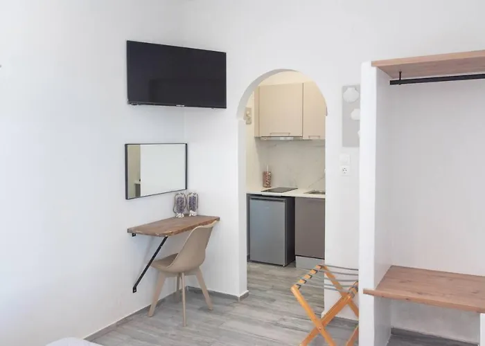 Navi B2 Brand New 2b/d In Naousa * Livadia (Paros)